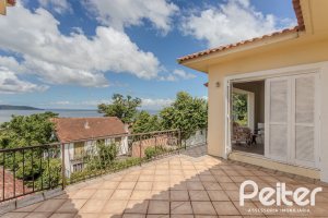 Casa à venda com 500m², 4 dormitórios, 2 suítes, 2 vagas, no bairro Vila Conceição em Porto Alegre