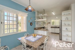 Casa à venda com 500m², 4 dormitórios, 2 suítes, 2 vagas, no bairro Vila Conceição em Porto Alegre