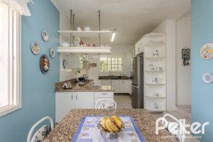 Casa à venda com 500m², 4 dormitórios, 2 suítes, 2 vagas, no bairro Vila Conceição em Porto Alegre