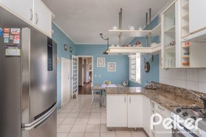 Casa à venda com 500m², 4 dormitórios, 2 suítes, 2 vagas, no bairro Vila Conceição em Porto Alegre