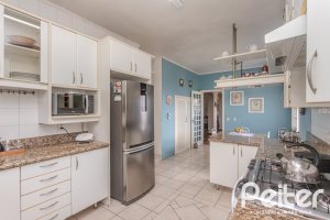 Casa à venda com 500m², 4 dormitórios, 2 suítes, 2 vagas, no bairro Vila Conceição em Porto Alegre