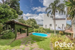 Casa à venda com 500m², 4 dormitórios, 2 suítes, 2 vagas, no bairro Vila Conceição em Porto Alegre