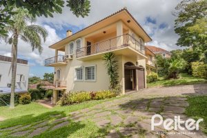 Casa à venda com 500m², 4 dormitórios, 2 suítes, 2 vagas, no bairro Vila Conceição em Porto Alegre