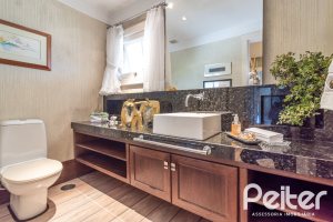 Casa em Condomínio à venda com 533m², 4 dormitórios, 2 suítes, 6 vagas, no bairro Terra Ville em PORTO ALEGRE