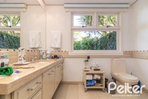 Casa em Condomínio à venda com 533m², 4 dormitórios, 2 suítes, 6 vagas, no bairro Terra Ville em PORTO ALEGRE