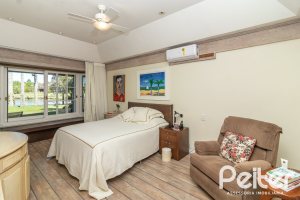 Casa em Condomínio à venda com 533m², 4 dormitórios, 2 suítes, 6 vagas, no bairro Terra Ville em PORTO ALEGRE