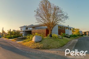 Casa em Condomínio à venda com 389m², 4 dormitórios, 4 suítes, 4 vagas, no bairro Terra Ville em PORTO ALEGRE