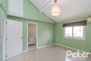 Casa em Condomínio à venda com 210m², 4 dormitórios, 3 suítes, 3 vagas, no bairro Tristeza em Porto Alegre