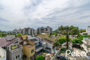 Casa em Condomínio à venda com 210m², 4 dormitórios, 3 suítes, 3 vagas, no bairro Tristeza em Porto Alegre