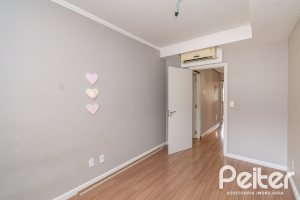 Casa em Condomínio à venda com 210m², 4 dormitórios, 3 suítes, 3 vagas, no bairro Tristeza em Porto Alegre