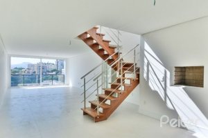 Cobertura à venda com 364m², 3 dormitórios, 2 suítes, 3 vagas, no bairro Tristeza em PORTO ALEGRE