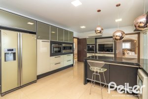 Casa em Condomínio à venda com 445m², 4 dormitórios, 4 suítes, 4 vagas, no bairro Terra Ville em Porto Alegre