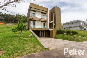 Casa em Condomínio à venda com 337m², 4 dormitórios, 1 suíte, 4 vagas, no bairro Alphaville em PORTO ALEGRE