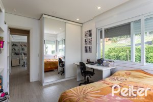 Casa em Condomínio à venda com 337m², 4 dormitórios, 1 suíte, 4 vagas, no bairro Alphaville em PORTO ALEGRE