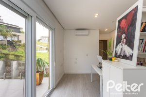 Casa em Condomínio à venda com 337m², 4 dormitórios, 1 suíte, 4 vagas, no bairro Alphaville em PORTO ALEGRE