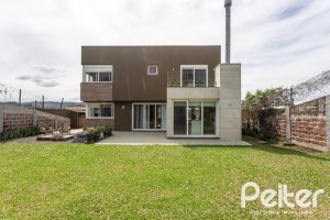 Casa em Condomínio à venda com 337m², 4 dormitórios, 1 suíte, 4 vagas, no bairro Alphaville em PORTO ALEGRE