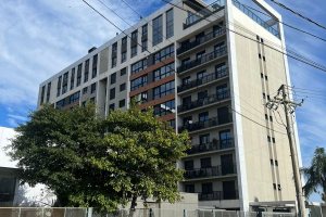 Apartamento à venda com 100m², 3 dormitórios, 1 suíte, 2 vagas, no bairro Cristal em Porto Alegre