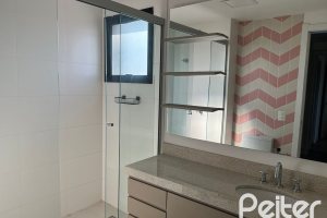 Apartamento à venda com 100m², 3 dormitórios, 1 suíte, 2 vagas, no bairro Cristal em Porto Alegre