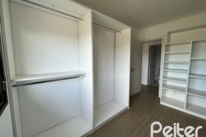 Apartamento à venda com 100m², 3 dormitórios, 1 suíte, 2 vagas, no bairro Cristal em Porto Alegre