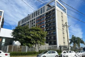 Apartamento à venda com 100m², 3 dormitórios, 1 suíte, 2 vagas, no bairro Cristal em Porto Alegre