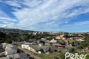 Apartamento à venda com 100m², 3 dormitórios, 1 suíte, 2 vagas, no bairro Cristal em Porto Alegre