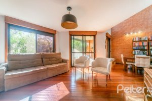 Casa em Condomínio à venda com 359m², 3 dormitórios, 1 suíte, 4 vagas, no bairro Cristal em Porto Alegre