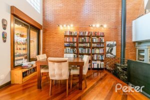 Casa em Condomínio à venda com 359m², 3 dormitórios, 1 suíte, 4 vagas, no bairro Cristal em Porto Alegre