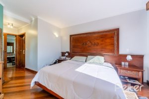 Casa em Condomínio à venda com 359m², 3 dormitórios, 1 suíte, 4 vagas, no bairro Cristal em Porto Alegre