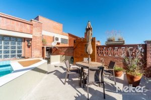 Casa em Condomínio à venda com 359m², 3 dormitórios, 1 suíte, 4 vagas, no bairro Cristal em Porto Alegre