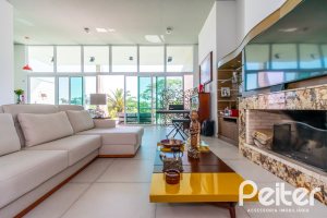 Casa em Condomínio à venda com 420m², 4 dormitórios, 4 suítes, 6 vagas, no bairro Terra Ville em PORTO ALEGRE