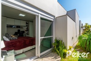 Casa em Condomínio à venda com 420m², 4 dormitórios, 4 suítes, 6 vagas, no bairro Terra Ville em PORTO ALEGRE