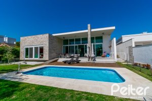 Casa em Condomínio à venda com 420m², 4 dormitórios, 4 suítes, 6 vagas, no bairro Terra Ville em PORTO ALEGRE