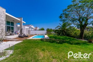 Casa em Condomínio à venda com 420m², 4 dormitórios, 4 suítes, 6 vagas, no bairro Terra Ville em PORTO ALEGRE