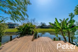 Casa em Condomínio à venda com 420m², 4 dormitórios, 4 suítes, 6 vagas, no bairro Terra Ville em PORTO ALEGRE