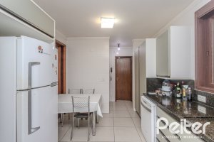 Casa em Condomínio à venda com 395m², 4 dormitórios, 4 suítes, 4 vagas, no bairro Cavalhada em PORTO ALEGRE