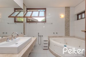 Casa em Condomínio à venda com 395m², 4 dormitórios, 4 suítes, 4 vagas, no bairro Cavalhada em PORTO ALEGRE