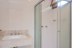Casa em Condomínio à venda com 395m², 4 dormitórios, 4 suítes, 4 vagas, no bairro Cavalhada em PORTO ALEGRE