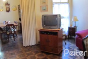 Comercial à venda com 260m², 3 dormitórios, 1 suíte, 6 vagas, no bairro Menino Deus em Porto Alegre