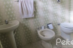 Comercial à venda com 260m², 3 dormitórios, 1 suíte, 6 vagas, no bairro Menino Deus em Porto Alegre