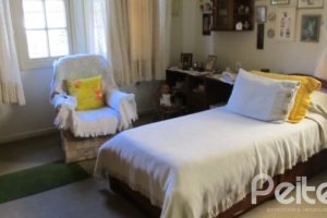 Comercial à venda com 260m², 3 dormitórios, 1 suíte, 6 vagas, no bairro Menino Deus em Porto Alegre