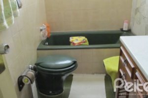 Comercial à venda com 260m², 3 dormitórios, 1 suíte, 6 vagas, no bairro Menino Deus em Porto Alegre