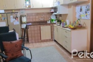 Comercial à venda com 260m², 3 dormitórios, 1 suíte, 6 vagas, no bairro Menino Deus em Porto Alegre