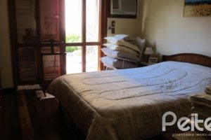 Comercial à venda com 260m², 3 dormitórios, 1 suíte, 6 vagas, no bairro Menino Deus em Porto Alegre