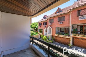 Casa em Condomínio à venda com 145m², 3 dormitórios, 1 suíte, 2 vagas, no bairro Tristeza em Porto Alegre