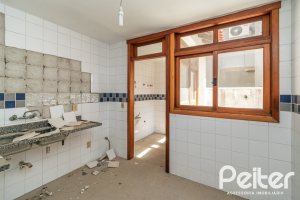 Casa em Condomínio à venda com 145m², 3 dormitórios, 1 suíte, 2 vagas, no bairro Tristeza em Porto Alegre