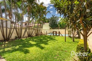 Casa à venda com 184m², 3 dormitórios, 1 suíte, 3 vagas, no bairro Ipanema em Porto Alegre