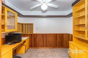 Casa à venda com 184m², 3 dormitórios, 1 suíte, 3 vagas, no bairro Ipanema em Porto Alegre