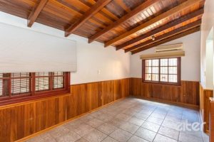 Casa à venda com 184m², 3 dormitórios, 1 suíte, 3 vagas, no bairro Ipanema em Porto Alegre