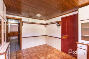 Casa à venda com 184m², 3 dormitórios, 1 suíte, 3 vagas, no bairro Ipanema em Porto Alegre