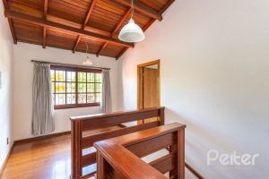 Casa à venda com 184m², 3 dormitórios, 1 suíte, 3 vagas, no bairro Ipanema em Porto Alegre
